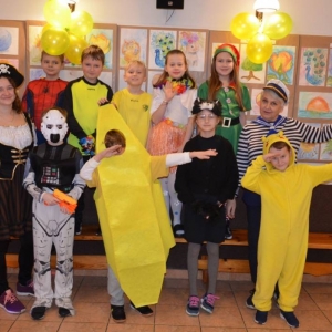 V dzień zimowiska. Bal przebierańców. Zabawa karnawałowa w GOKu.