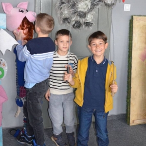 III dzień zimowiska. Wyjazd do Teatru Dzieci Zagłębia w Będzinie na przedstawienie Złodziej Czasu. Po spektaklu lekcja teatralna.