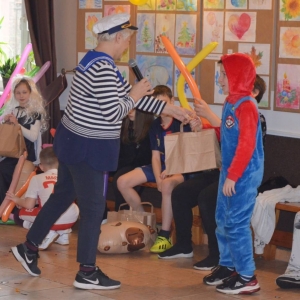 V dzień zimowiska. Bal przebierańców. Zabawa karnawałowa w GOKu.