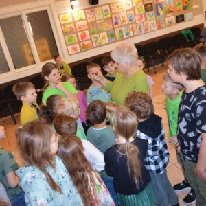 II dzień zimowiska. Leśne ciekawostki. Gościmy leśnika z Nadleśnictwa Świerklaniec. Praca plastyczna - Magiczny Las.