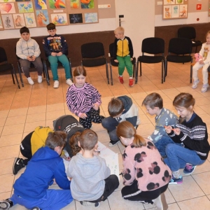 I dzień zimowiska. Gry i zabawy interakcyjne, omawianie zasad regulaminu, praca plastyczna.