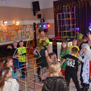 V dzień zimowiska. Bal przebierańców. Zabawa karnawałowa w GOKu.