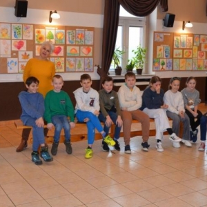 I dzień zimowiska. Gry i zabawy interakcyjne, omawianie zasad regulaminu, praca plastyczna.