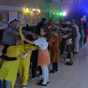 V dzień zimowiska. Bal przebierańców. Zabawa karnawałowa w GOKu.
