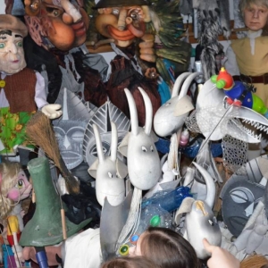 III dzień zimowiska. Wyjazd do Teatru Dzieci Zagłębia w Będzinie na przedstawienie Złodziej Czasu. Po spektaklu lekcja teatralna.