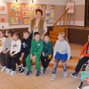 I dzień zimowiska. Gry i zabawy interakcyjne, omawianie zasad regulaminu, praca plastyczna.