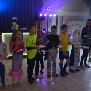 V dzień zimowiska. Bal przebierańców. Zabawa karnawałowa w GOKu.