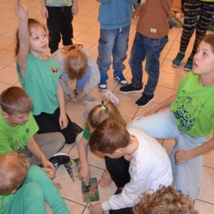 II dzień zimowiska. Leśne ciekawostki. Gościmy leśnika z Nadleśnictwa Świerklaniec. Praca plastyczna - Magiczny Las.
