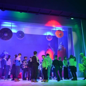 III dzień zimowiska. Wyjazd do Teatru Dzieci Zagłębia w Będzinie na przedstawienie Złodziej Czasu. Po spektaklu lekcja teatralna.