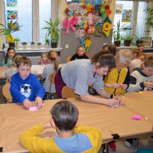 I dzień zimowiska. Gry i zabawy interakcyjne, omawianie zasad regulaminu, praca plastyczna.