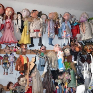 III dzień zimowiska. Wyjazd do Teatru Dzieci Zagłębia w Będzinie na przedstawienie Złodziej Czasu. Po spektaklu lekcja teatralna.
