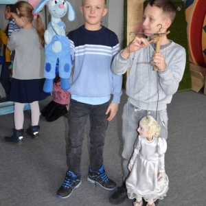III dzień zimowiska. Wyjazd do Teatru Dzieci Zagłębia w Będzinie na przedstawienie Złodziej Czasu. Po spektaklu lekcja teatralna.