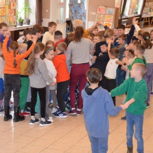 I dzień zimowiska. Gry i zabawy interakcyjne, omawianie zasad regulaminu, praca plastyczna.