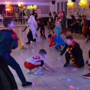 V dzień zimowiska. Bal przebierańców. Zabawa karnawałowa w GOKu.