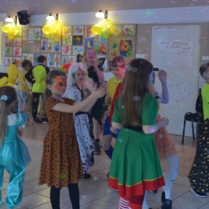 V dzień zimowiska. Bal przebierańców. Zabawa karnawałowa w GOKu.