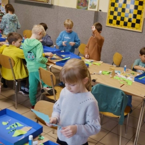 II dzień zimowiska. Leśne ciekawostki. Gościmy leśnika z Nadleśnictwa Świerklaniec. Praca plastyczna - Magiczny Las.