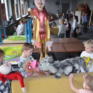 III dzień zimowiska. Wyjazd do Teatru Dzieci Zagłębia w Będzinie na przedstawienie Złodziej Czasu. Po spektaklu lekcja teatralna.
