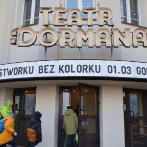 III dzień zimowiska. Wyjazd do Teatru Dzieci Zagłębia w Będzinie na przedstawienie Złodziej Czasu. Po spektaklu lekcja teatralna.