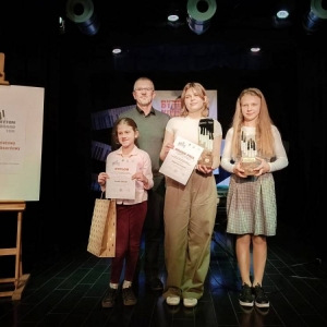 Zdjęcia przedstawia Laureatów konkursu i ich Instruktora