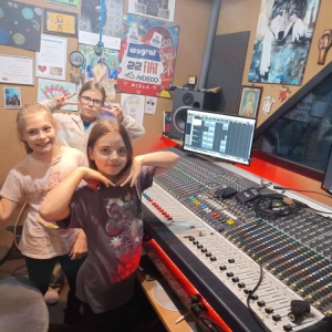 Dzieci w studio nagrań