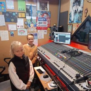Dzieci w studio nagrań