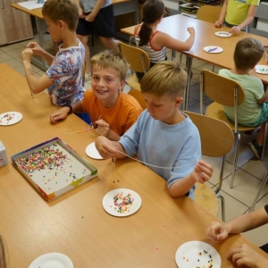 Pierwszy dzień organizacyjny. Zajęcia stacjonarne gdzie uczestnicy ułożyli wspólny regulamin wypoczynku oraz uczestniczyli we wspólnych grach i zabawach 
