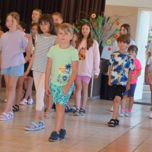 Pierwszy dzień organizacyjny. Zajęcia stacjonarne gdzie uczestnicy ułożyli wspólny regulamin wypoczynku oraz uczestniczyli we wspólnych grach i zabawach 