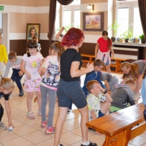 I dzień półkolonii był organizacyjny, zapoznawczy, pełen wspólnej zabawy w GOKu
