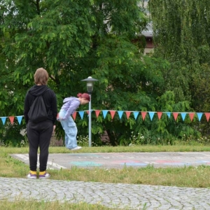 W czwartek uczestnicy półkolonii odwiedzili Sztolnię Królowa Luiza. Dowiedzieli się, jak wygląda oraz jak ciężka i niebezpieczna może być praca górnika.