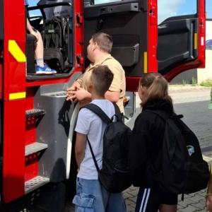 W piątek ostatniego dnia III turnusu dzieci odwiedziły nakielskich Strażaków oraz wzięły udział w zawodach sportowych na ORLE w Nakle Śląskim