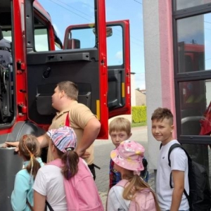 W piątek ostatniego dnia III turnusu dzieci odwiedziły nakielskich Strażaków oraz wzięły udział w zawodach sportowych na ORLE w Nakle Śląskim