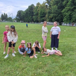 W piątek ostatniego dnia III turnusu dzieci odwiedziły nakielskich Strażaków oraz wzięły udział w zawodach sportowych na ORLE w Nakle Śląskim