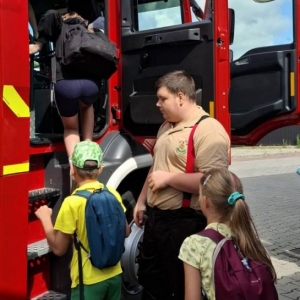 W piątek ostatniego dnia III turnusu dzieci odwiedziły nakielskich Strażaków oraz wzięły udział w zawodach sportowych na ORLE w Nakle Śląskim