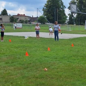 W piątek ostatniego dnia III turnusu dzieci odwiedziły nakielskich Strażaków oraz wzięły udział w zawodach sportowych na ORLE w Nakle Śląskim