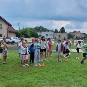 W piątek ostatniego dnia III turnusu dzieci odwiedziły nakielskich Strażaków oraz wzięły udział w zawodach sportowych na ORLE w Nakle Śląskim