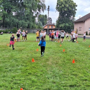 W piątek ostatniego dnia III turnusu dzieci odwiedziły nakielskich Strażaków oraz wzięły udział w zawodach sportowych na ORLE w Nakle Śląskim