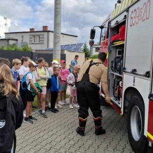 W piątek ostatniego dnia III turnusu dzieci odwiedziły nakielskich Strażaków oraz wzięły udział w zawodach sportowych na ORLE w Nakle Śląskim