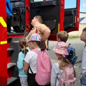 W piątek ostatniego dnia III turnusu dzieci odwiedziły nakielskich Strażaków oraz wzięły udział w zawodach sportowych na ORLE w Nakle Śląskim