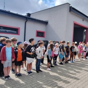 W piątek ostatniego dnia III turnusu dzieci odwiedziły nakielskich Strażaków oraz wzięły udział w zawodach sportowych na ORLE w Nakle Śląskim