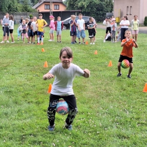 W piątek ostatniego dnia III turnusu dzieci odwiedziły nakielskich Strażaków oraz wzięły udział w zawodach sportowych na ORLE w Nakle Śląskim