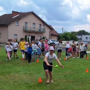 W piątek ostatniego dnia III turnusu dzieci odwiedziły nakielskich Strażaków oraz wzięły udział w zawodach sportowych na ORLE w Nakle Śląskim