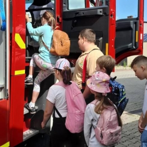 W piątek ostatniego dnia III turnusu dzieci odwiedziły nakielskich Strażaków oraz wzięły udział w zawodach sportowych na ORLE w Nakle Śląskim
