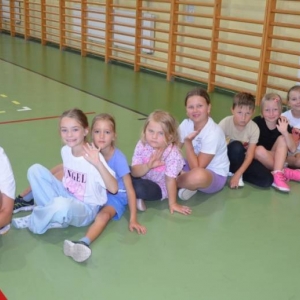 W piątek ostatniego dnia IV turnusu dzieci odwiedziły nakielskich Strażaków oraz wzięły udział w zawodach sportowych w hali sportowe w Nakle Śląskim