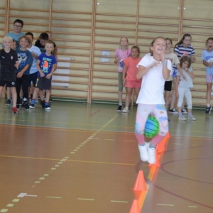 W piątek ostatniego dnia IV turnusu dzieci odwiedziły nakielskich Strażaków oraz wzięły udział w zawodach sportowych w hali sportowe w Nakle Śląskim