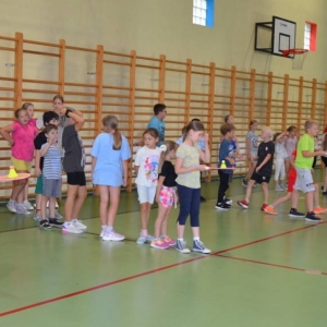 W piątek ostatniego dnia IV turnusu dzieci odwiedziły nakielskich Strażaków oraz wzięły udział w zawodach sportowych w hali sportowe w Nakle Śląskim