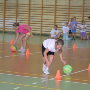 W piątek ostatniego dnia IV turnusu dzieci odwiedziły nakielskich Strażaków oraz wzięły udział w zawodach sportowych w hali sportowe w Nakle Śląskim