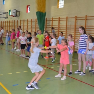 W piątek ostatniego dnia IV turnusu dzieci odwiedziły nakielskich Strażaków oraz wzięły udział w zawodach sportowych w hali sportowe w Nakle Śląskim
