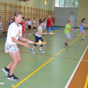 W piątek ostatniego dnia IV turnusu dzieci odwiedziły nakielskich Strażaków oraz wzięły udział w zawodach sportowych w hali sportowe w Nakle Śląskim