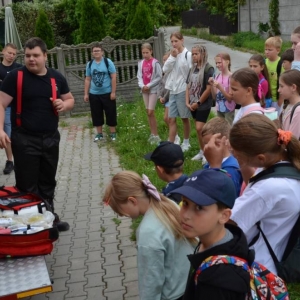 W piątek ostatniego dnia IV turnusu dzieci odwiedziły nakielskich Strażaków oraz wzięły udział w zawodach sportowych w hali sportowe w Nakle Śląskim