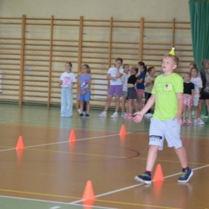 W piątek ostatniego dnia IV turnusu dzieci odwiedziły nakielskich Strażaków oraz wzięły udział w zawodach sportowych w hali sportowe w Nakle Śląskim